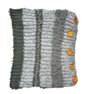 Simply Noelle Neck Warmer Scarf Button up New with tags fuzzy knit